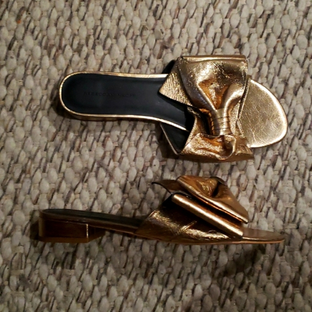 REBECCA MINKOFF gold leather slide with bow size 10
